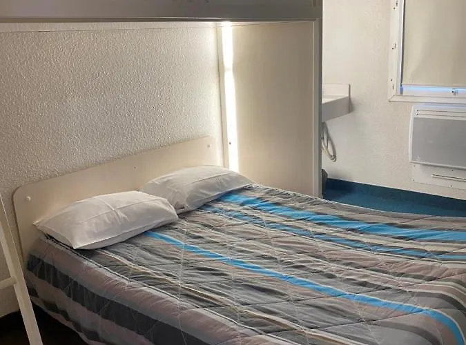 Hotel pres du College: Hotel F1 Saint-Lo